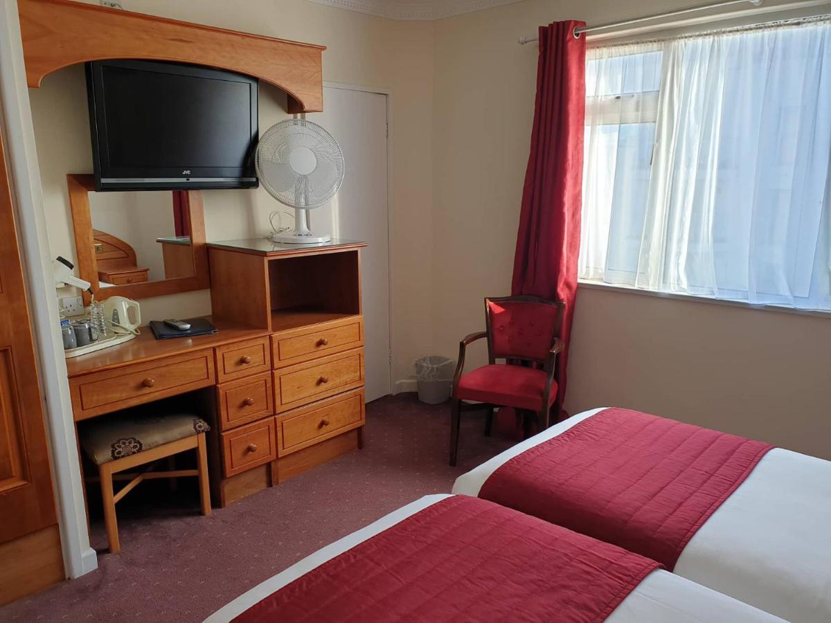 Marina Metro Hotel Saint Helier ภายนอก รูปภาพ