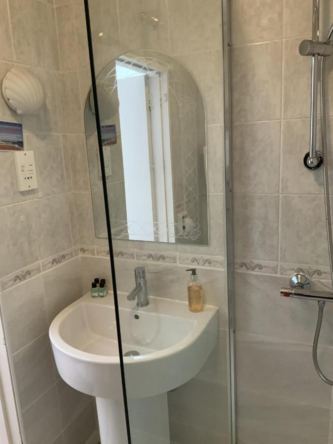 Marina Metro Hotel Saint Helier ภายนอก รูปภาพ